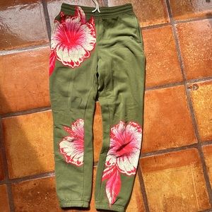 Green hibiscus sweats